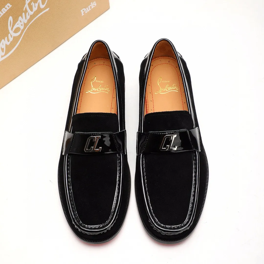 Batch 1,080 yuan 💰••New real shots••CL～High-end men’s 👔casual•loafers with red soles! ••🆑Genuine and top-quality goods from original orders ••✅💯 Purchase goods from top-quality original orders! Original imported patterned cowhide ➕Imported cowhide lining ➕Cowhide feet ➕Original leather outsole~🉑️Feel free to compare the authentic ones! Size: 38-44 (45.46.47 can be customized)